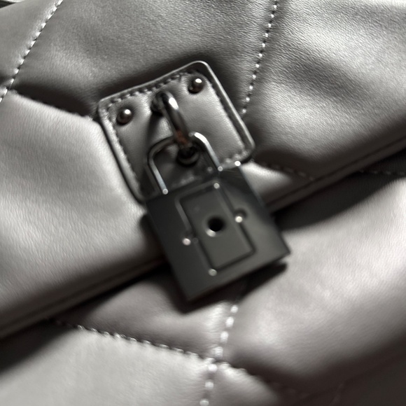 Steve Madden Gray Quilted Chain Satchel Top Handle Bag Women’s Purse - Picture 4 of 4